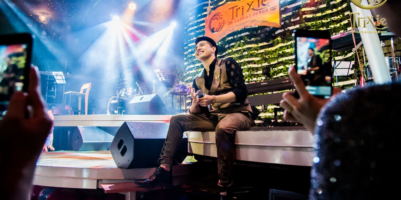 6 loại đèn sân khấu phòng trà nào cũng cần có phong tra