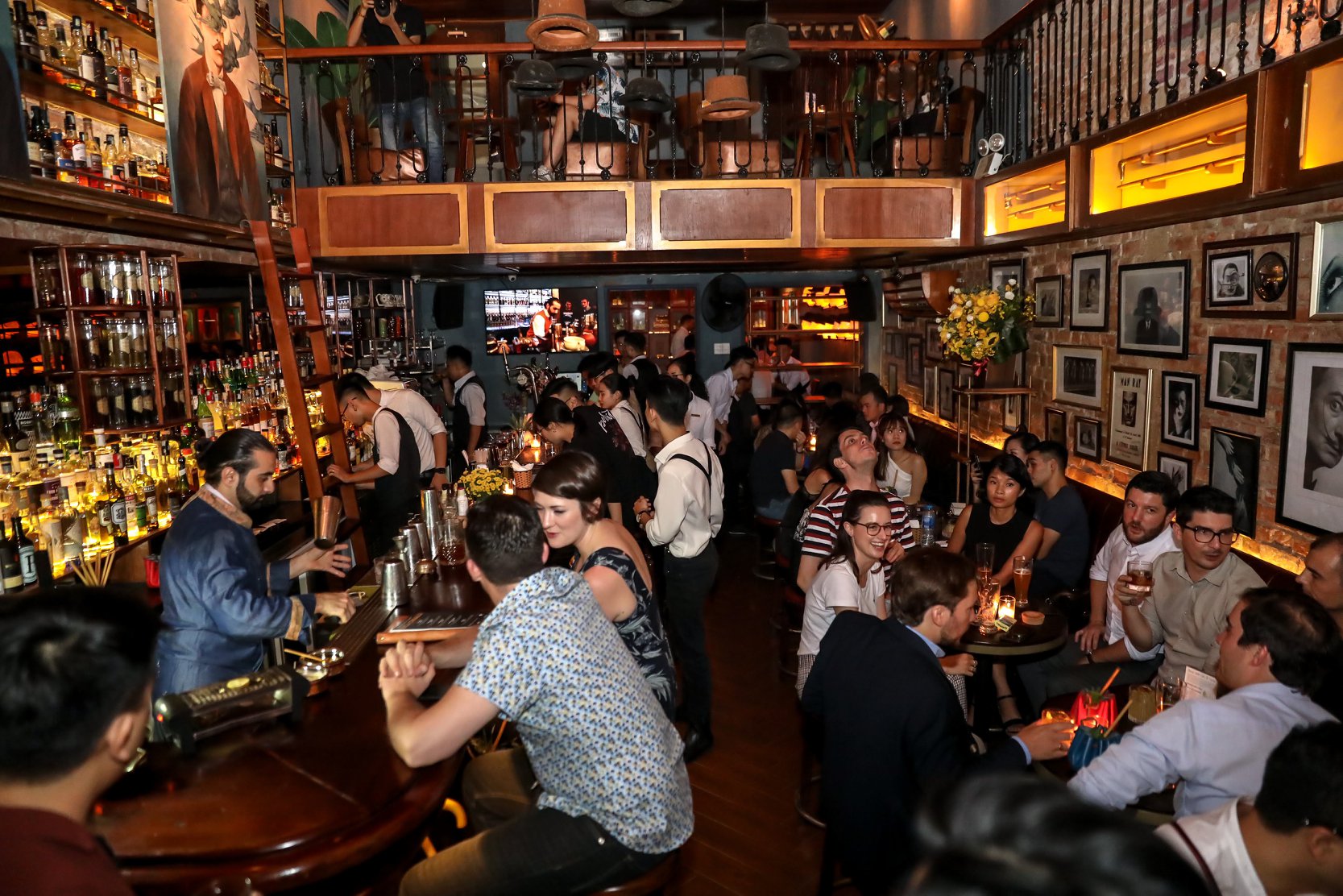 TOP 10 quán pub Hà Nội được giới trẻ yêu thích nhất - Digifood