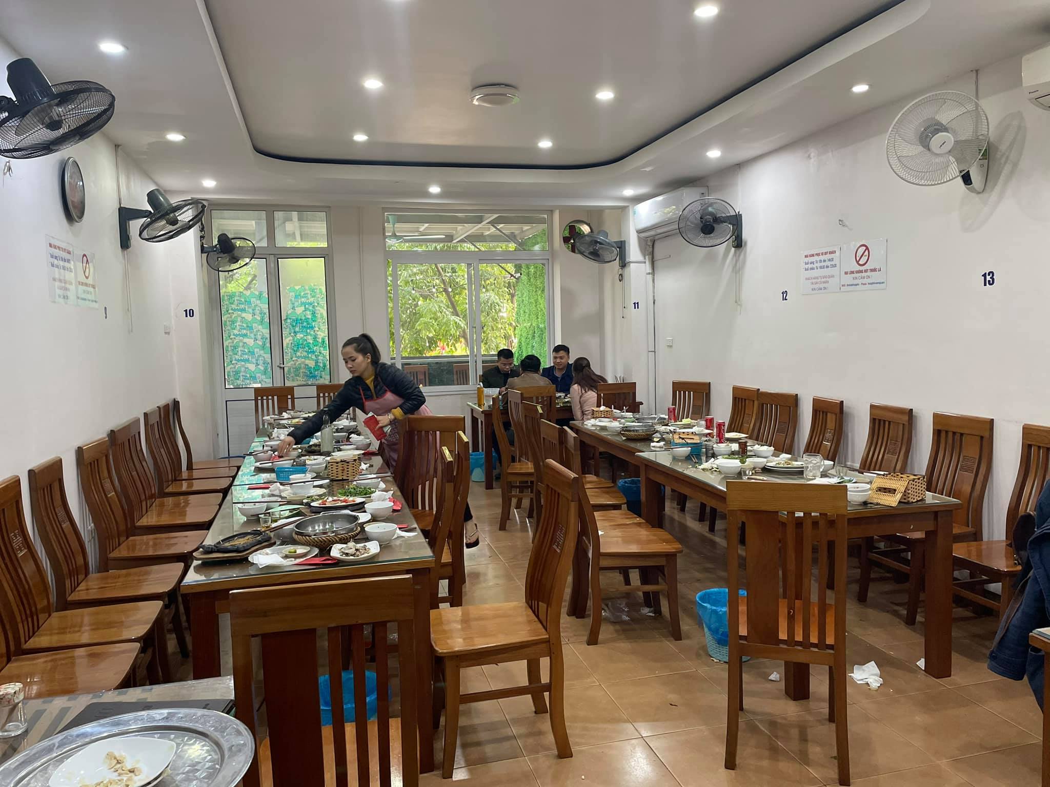 Ang Hai Phi nga kanding lamian nga restawran sa kanding sa Hanoi