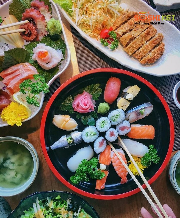 nha hang sushi quan 3