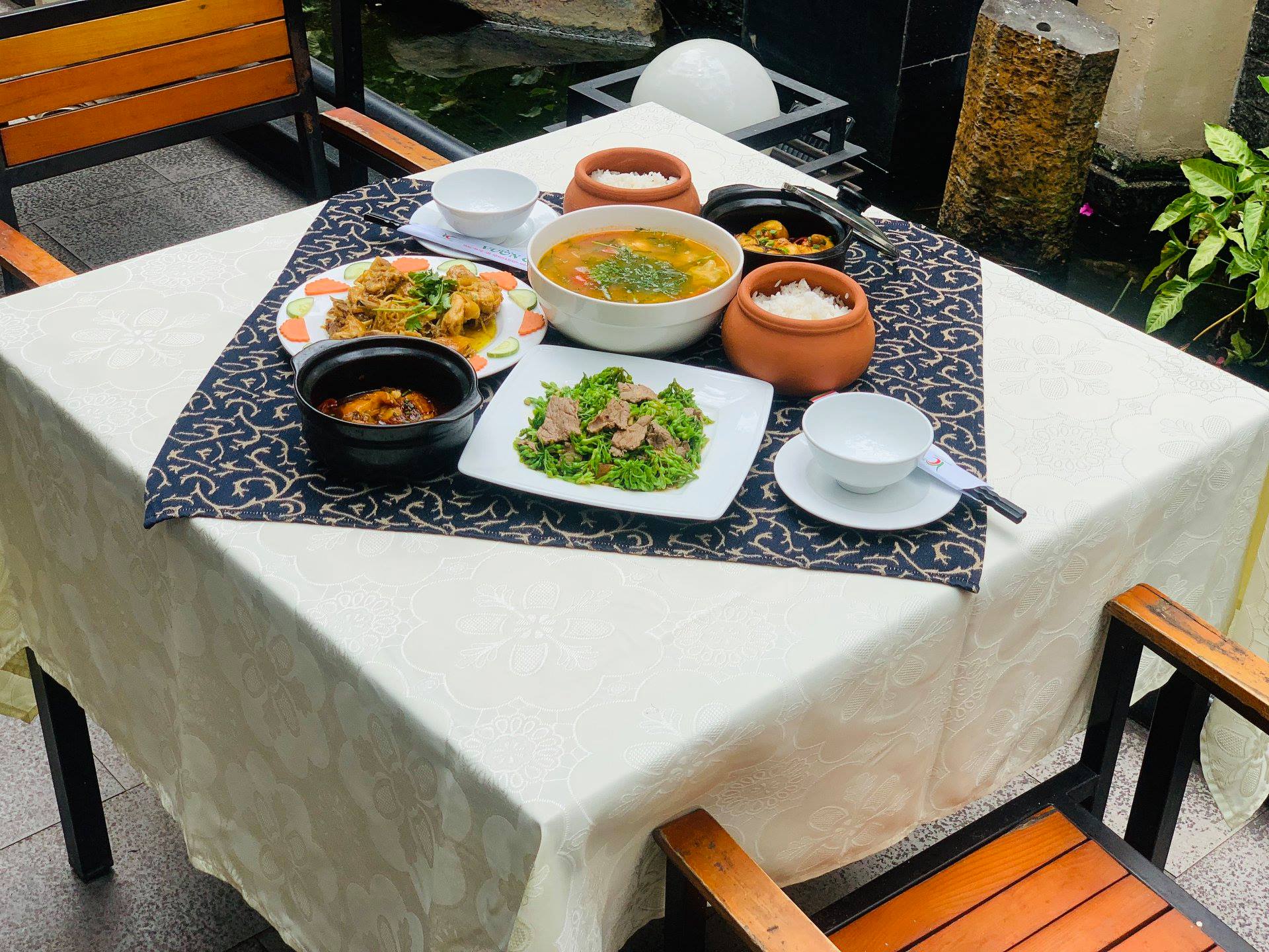 Đến ngay quán ăn sân vườn Gò Vấp để thưởng thức những món ngon độc đáo, từ việt nam truyền thống đến ẩm thực quốc tế, cùng với không gian xanh mát và yên bình đặc trưng của quán.
