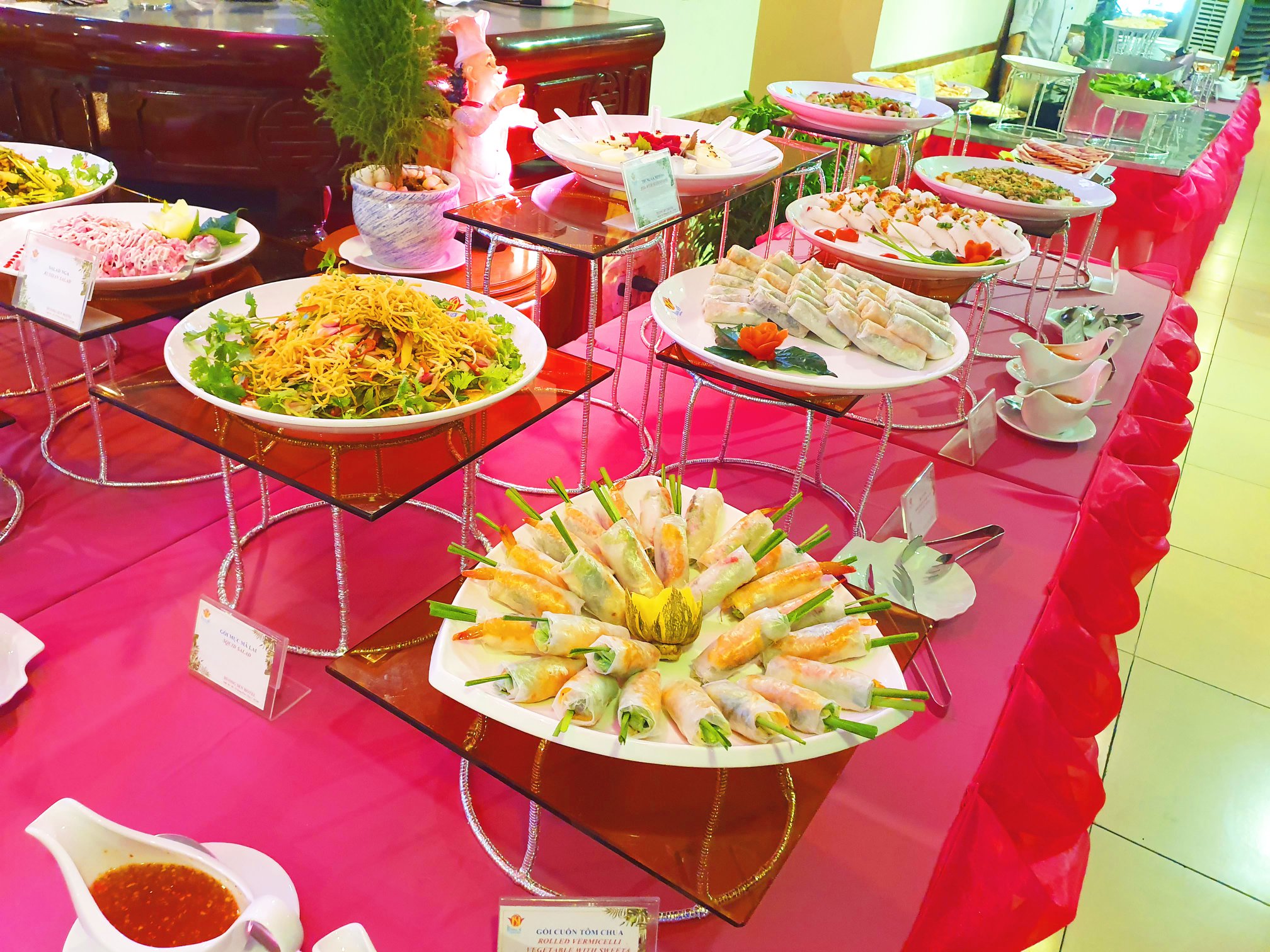 buffet khach san Huong Sen