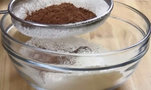 rây cacao vào bột cách làm bánh cupcake bánh haloween