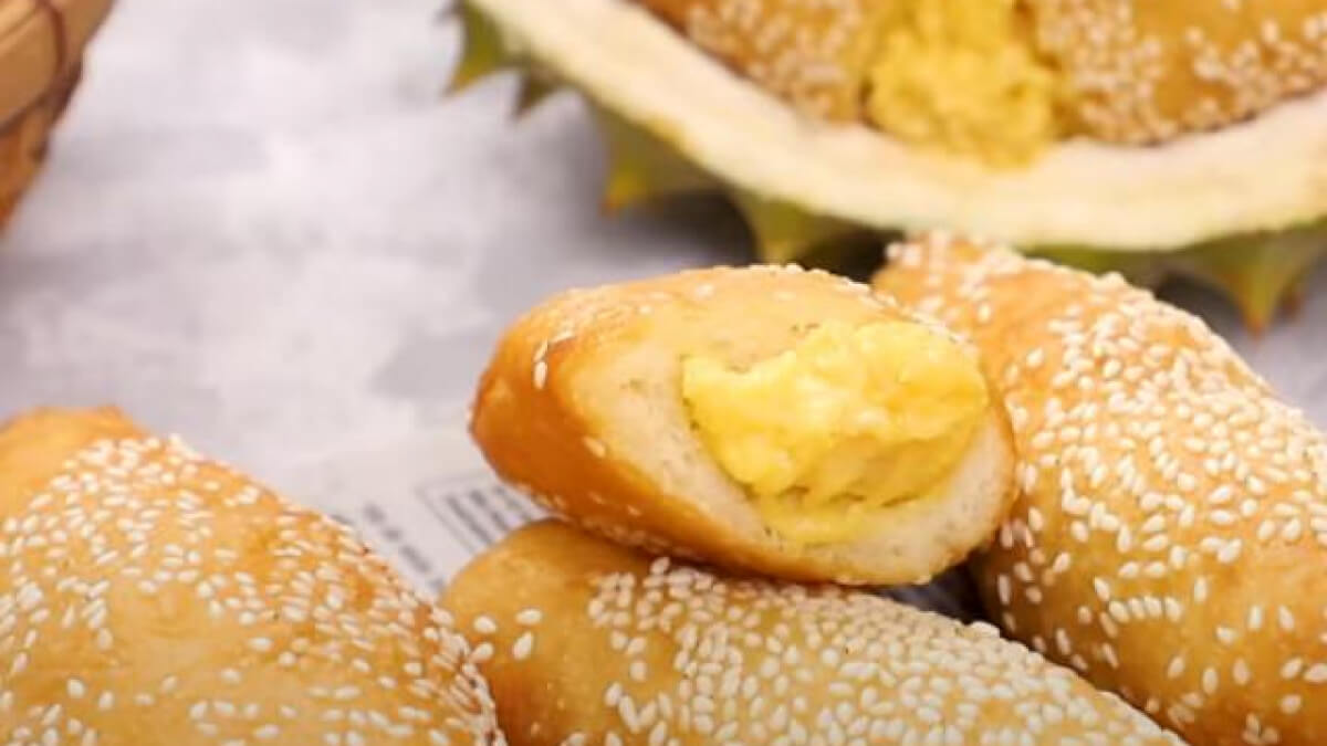 Cách làm bánh tiêu sầu riêng bên ngoài vàng trong mềm ngọt - Digifood