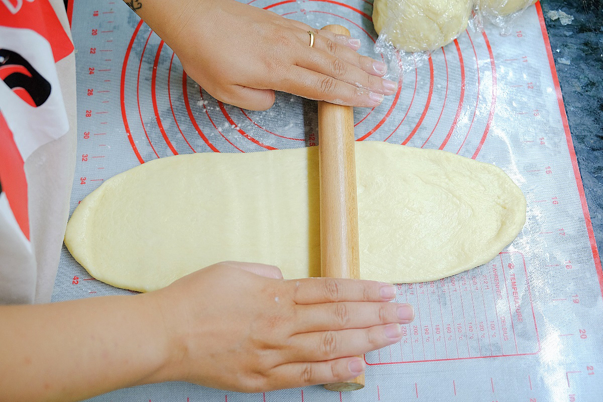 Tạo hình bánh mì nho dừa